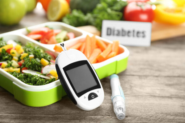 Glucometru și mâncare sănătoasă pentru diabet