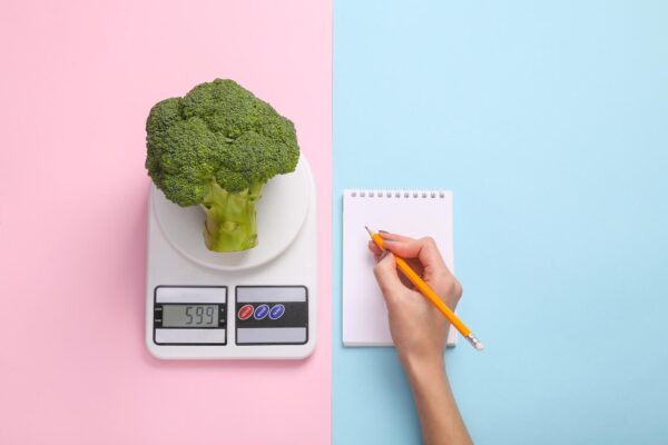 Calculul caloriilor zilnice: cât trebuie să mănânci în funcție de obiectivele tale