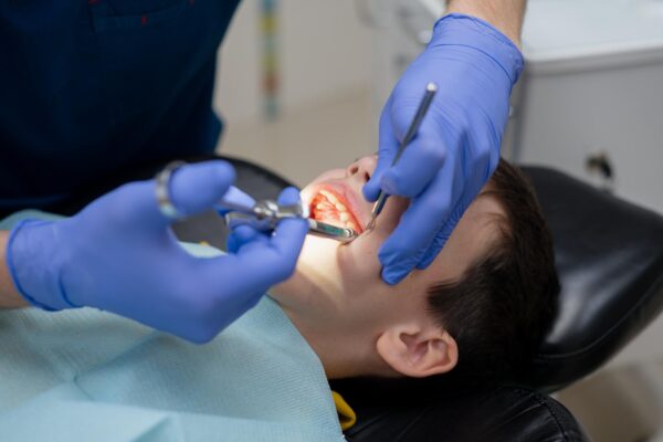Când trebuie să mergi la dentist chiar dacă nu te doare nimic