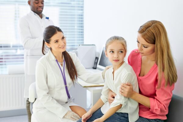 Vaccinare amânată la copil: cum se discută recuperarea dozelor