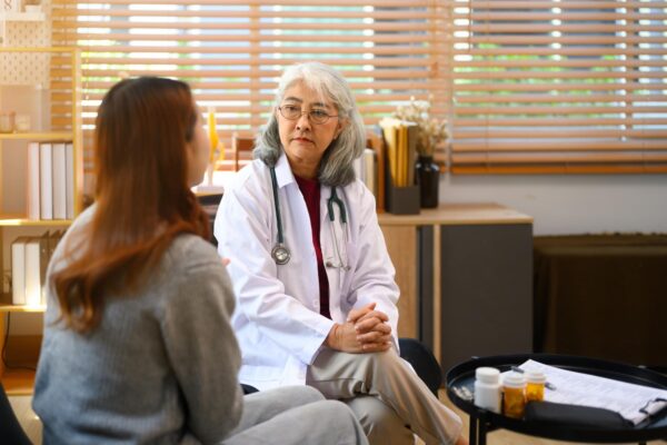 Psihoterapeut sau psihiatru: ce rol are fiecare în îngrijirea sănătății mintale